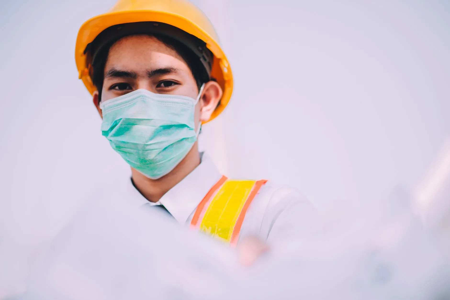 隔离衣与手套护目镜的配套方案：东北地区企事业单位疫情防控物资配置解析