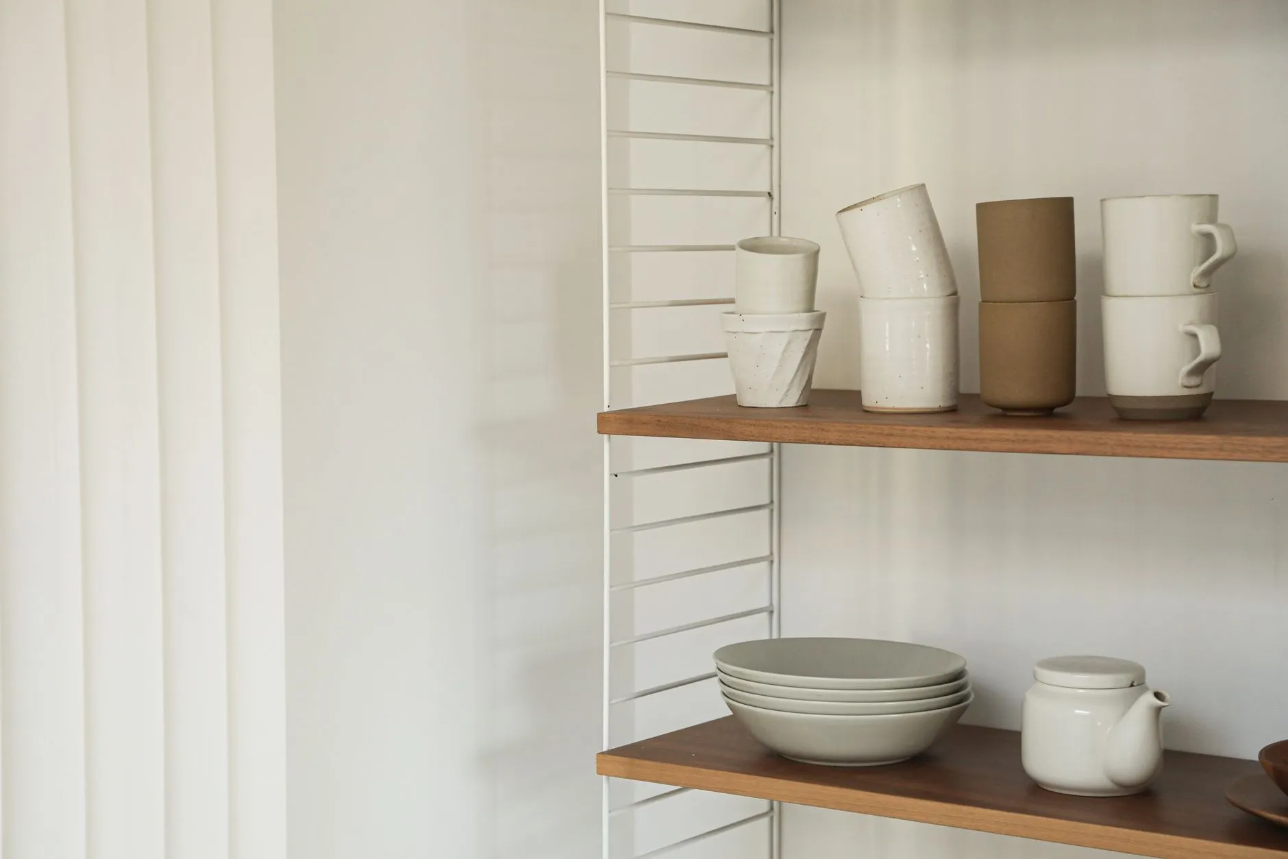 内蒙古蒙东泽强医药有限公司医用口罩与防护服参数对比分析
